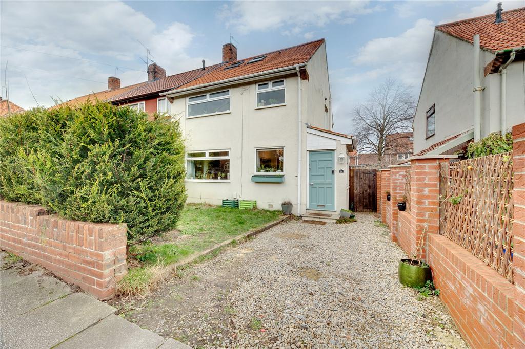 Larchwood Gardens, Lobley Hill, NE11 3 bed semidetached house £170,000