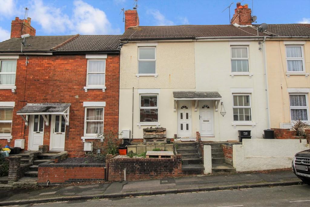 Swindon Road, Old Town, Swindon 2 bed terraced house £850 pcm (£196 pw)