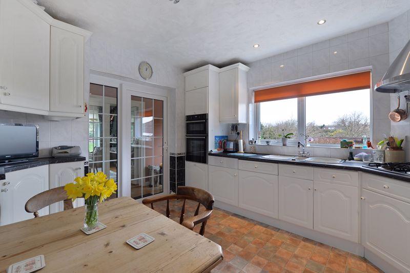 Rodney Avenue, Tonbridge, TN10 4JR 3 bed detached bungalow £725,000