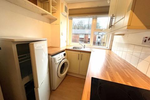 2 bedroom apartment to rent, Richmond House,Harestone Valley Road, Caterham