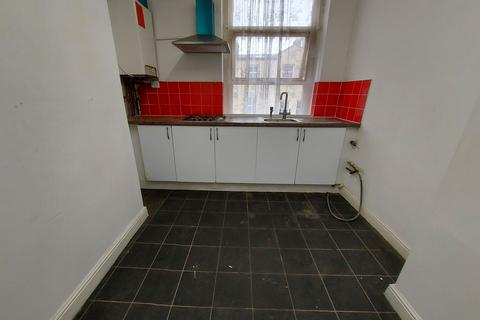 2 bedroom apartment to rent, Lumb Lane, Bradford, BD8