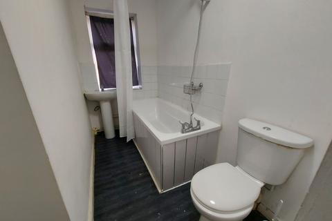 2 bedroom apartment to rent, Lumb Lane, Bradford, BD8