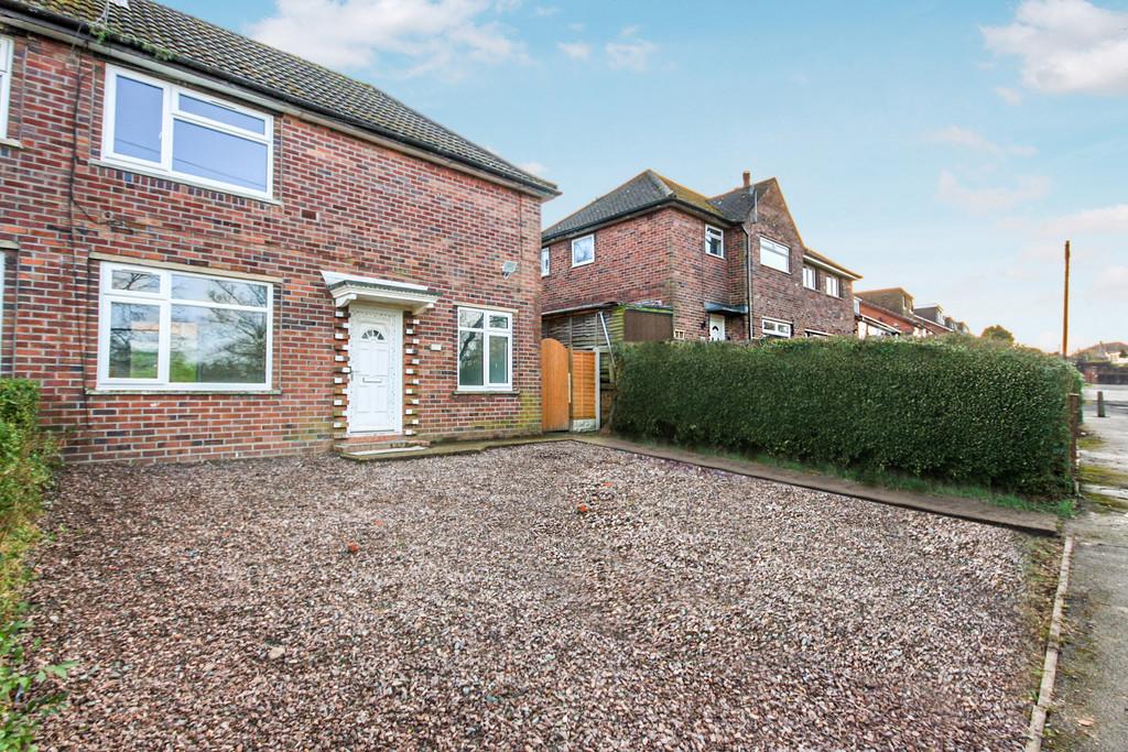 Newchapel Road, Kidsgrove, StokeonTrent 3 bed semidetached house £