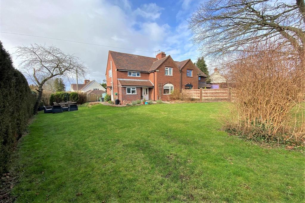Belbroughton Road, Clent, Stourbridge, DY9 3 bed semidetached house