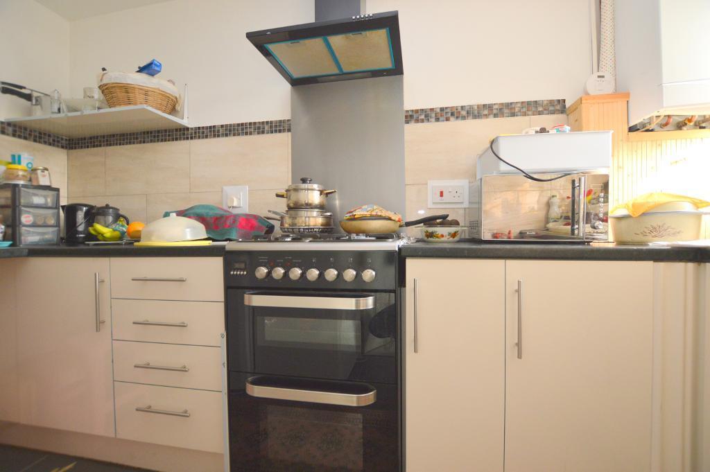 Ellenhall Close, Biscot Mill, Luton, Bedfordshire, LU3 1XH 2 bed