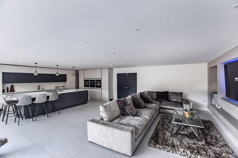 Lunts Heath Road, Widnes 5 bed detached house £900,000