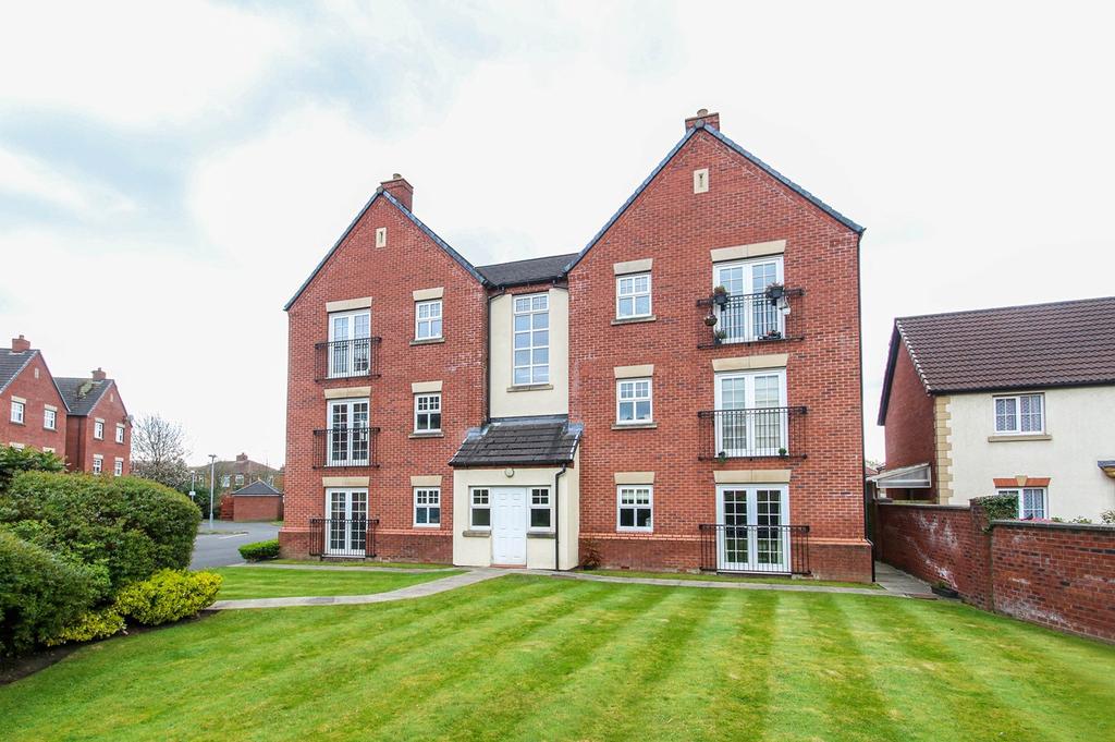 Marland Way, Stretford, Manchester, M32 2 bed apartment £175,000