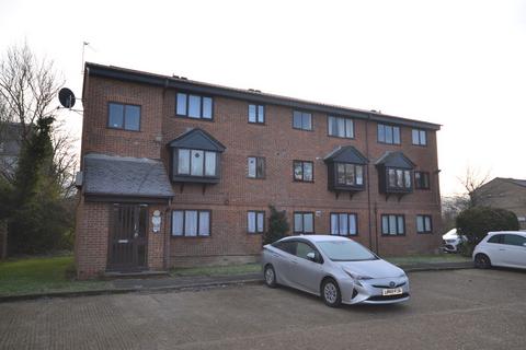 Studio to rent, Blacksmiths Close, Romford