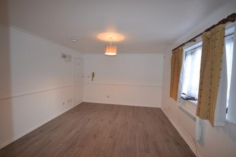 Studio to rent, Blacksmiths Close, Romford