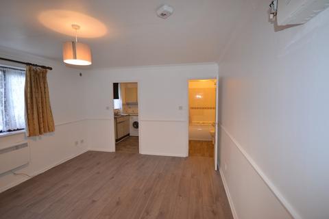 Studio to rent, Blacksmiths Close, Romford