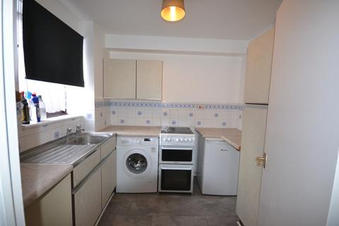 Studio to rent, Blacksmiths Close, Romford