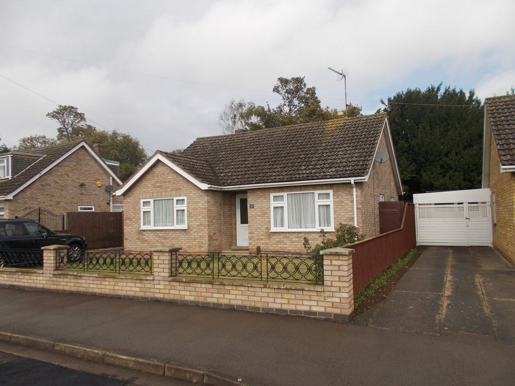 Lea Gardens, Peterborough, PE3 3 bed bungalow £1,050 pcm (£242 pw)