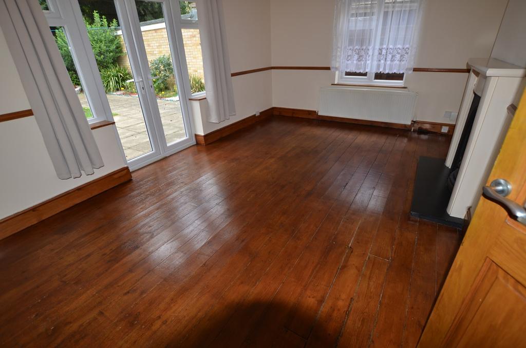 Lea Gardens, Peterborough, PE3 3 bed bungalow £1,050 pcm (£242 pw)