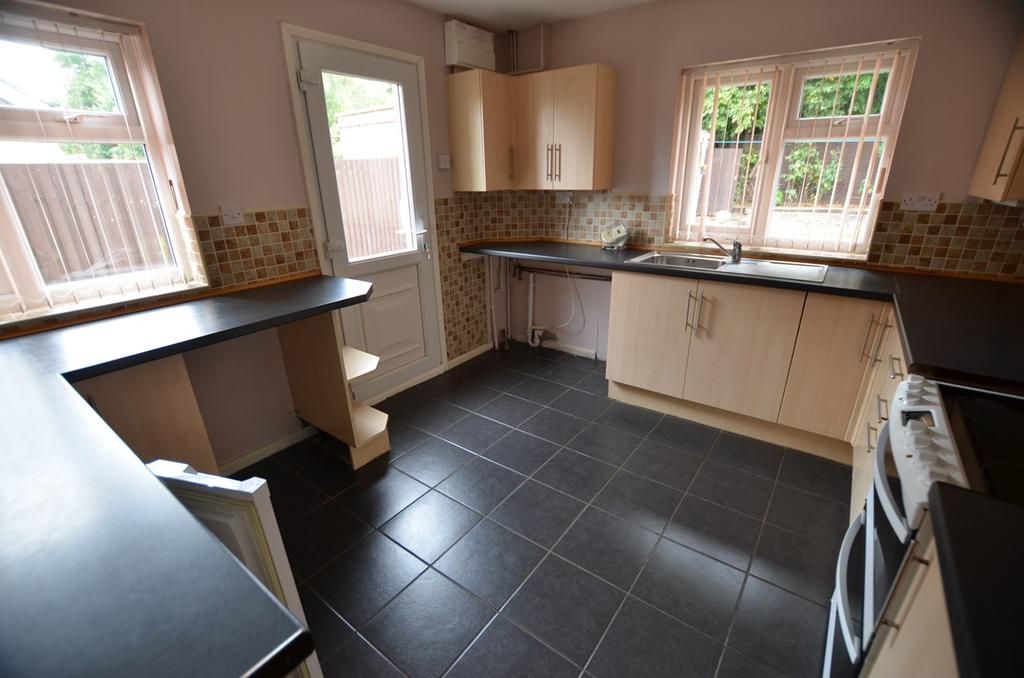 Lea Gardens, Peterborough, PE3 3 bed bungalow £1,050 pcm (£242 pw)