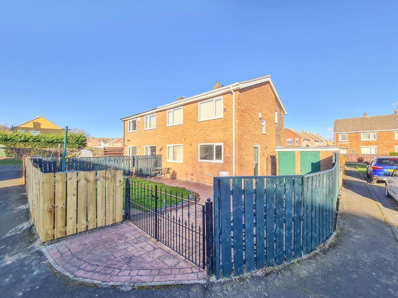 Stephenson Way, Winlaton 3 bed semidetached house £160,000