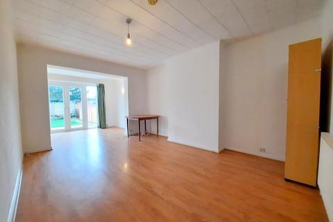 43 Horsham Road, Feltham, TW14 8LN