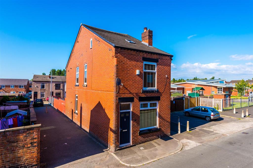 Darlington Street, Tyldesley, Manchester 3 bed detached house £200,000
