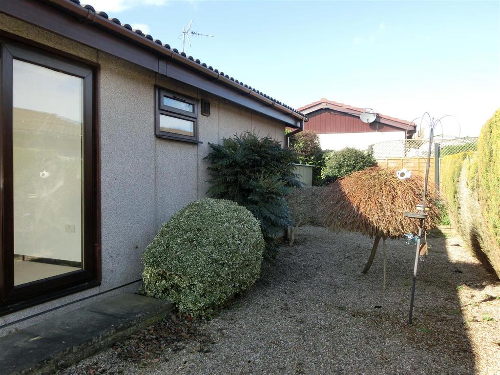 REAR &amp; SIDE GARDENS