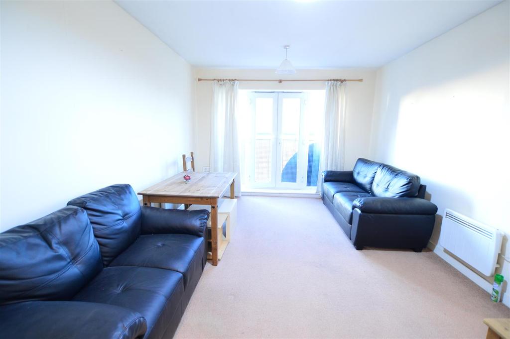 Aspect Court, Windsor Road, Slough 2 bed apartment £1,150 pcm (£265 pw)