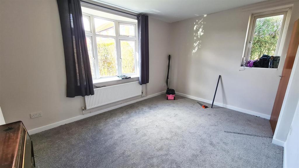 Lindfield Estate South, WILMSLOW 2 bed semidetached house £995 pcm