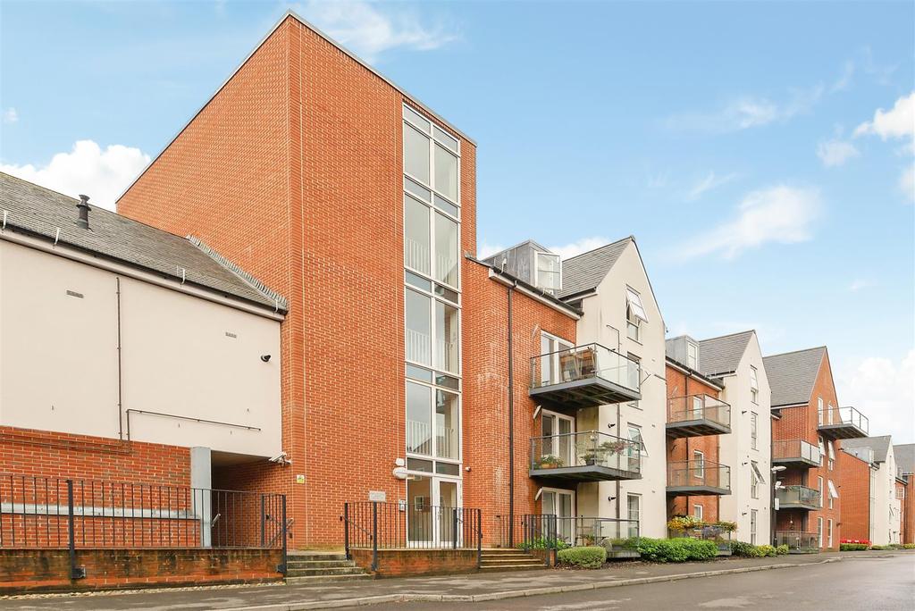 John Rennie Road, Chichester 2 bed flat £267,500