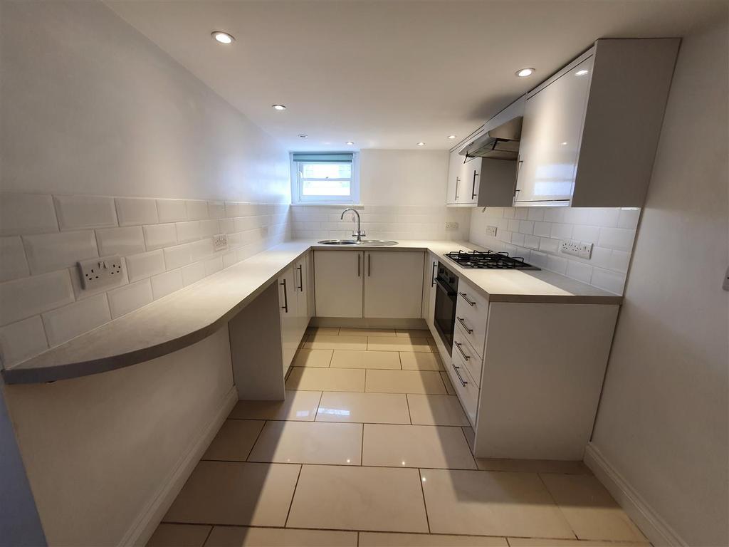 Mitchell Hill, Truro 1 bed flat £725 pcm (£167 pw)