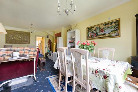 9 Horsley Close, Epsom, KT19 8HB