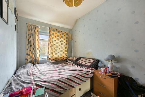 9 Horsley Close, Epsom, KT19 8HB
