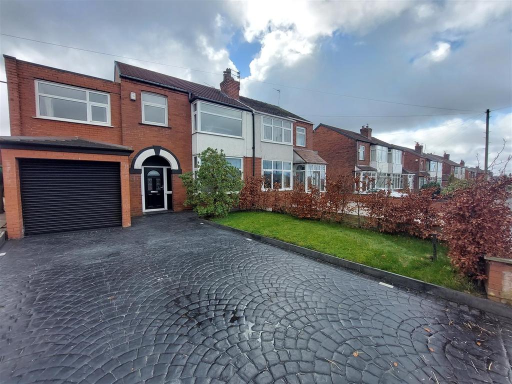 Liverpool Road, Pewfall, St Helens... 4 bed semidetached house £299,995