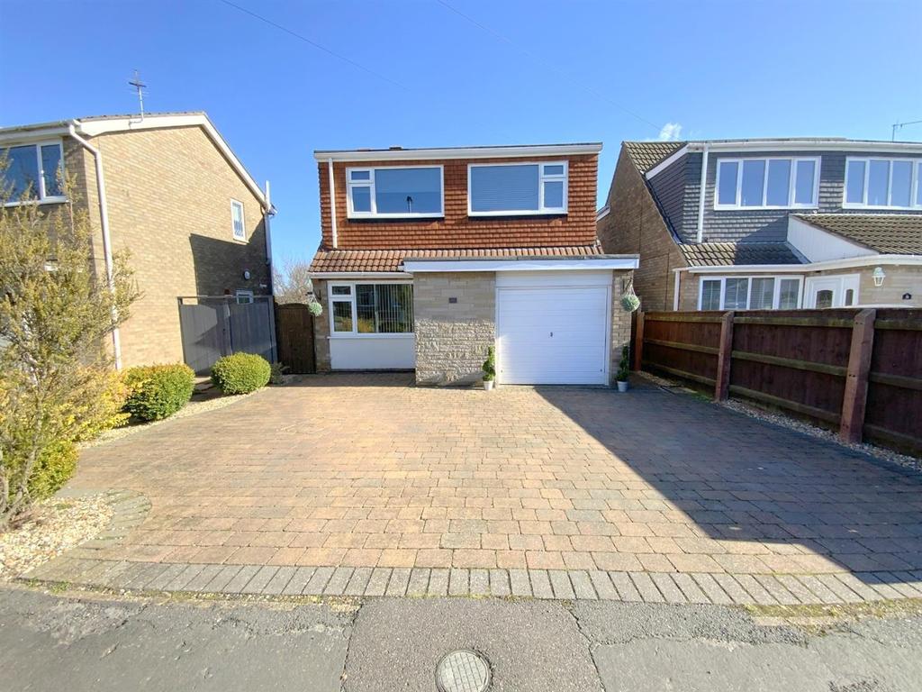 Picksley Crescent, Holton Le Clay 3 bed detached house £240,000