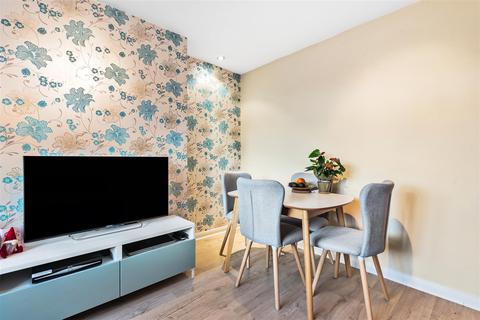 244 Stoneleigh Park Road, Epsom, KT19 0RQ
