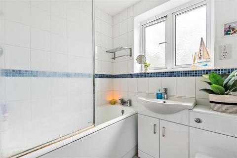 244 Stoneleigh Park Road, Epsom, KT19 0RQ