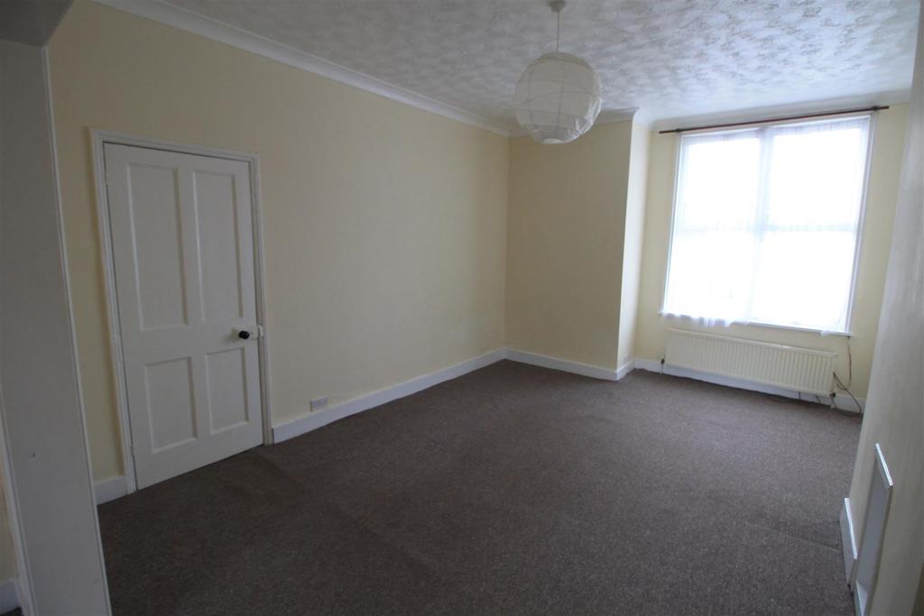 Chandler Road, BexhillOnSea 3 bed terraced house £280,000