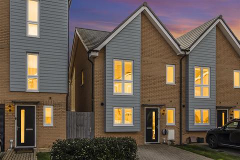 6 Bridgeview Close, Hemel Hempstead, HP3 9AD