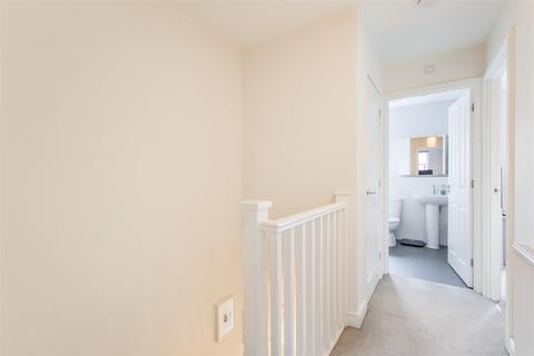 6 Bridgeview Close, Hemel Hempstead, HP3 9AD
