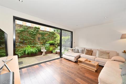 23 Abinger Mews, London, W9 3SP