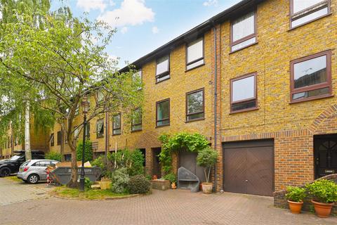 23 Abinger Mews, London, W9 3SP