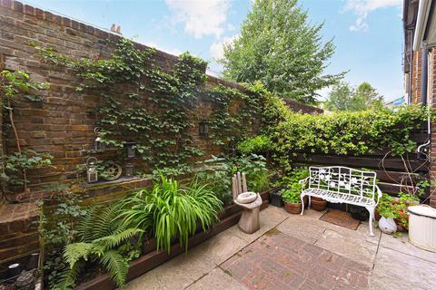 23 Abinger Mews, London, W9 3SP