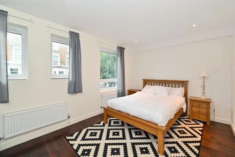 23 Abinger Mews, London, W9 3SP