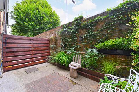 23 Abinger Mews, London, W9 3SP
