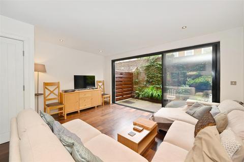23 Abinger Mews, London, W9 3SP