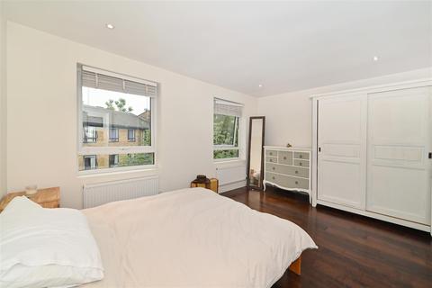 23 Abinger Mews, London, W9 3SP