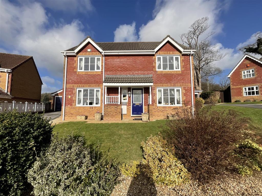 Maes Ty Gwyn, Llangennech, Llanelli 4 bed detached house £270,000