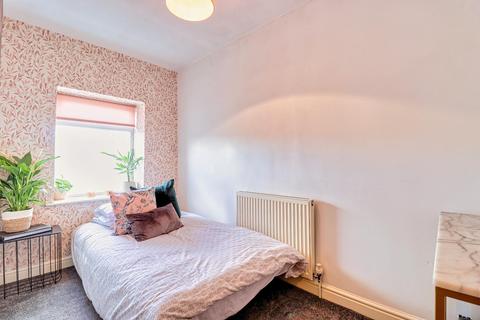 29 Long Row, Horsforth, Leeds, LS18 5AA