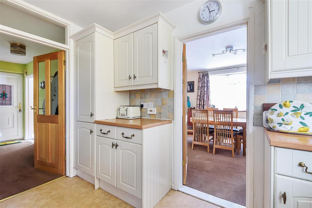 Rother Close, Petersfield 4 bed detached house £765,000