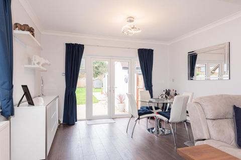 10 Fir Tree Close, Ewell, Epsom, KT19 0NZ