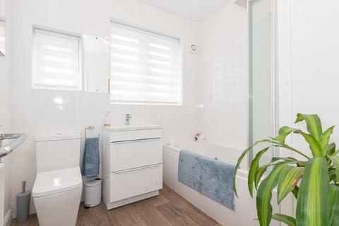 10 Fir Tree Close, Ewell, Epsom, KT19 0NZ