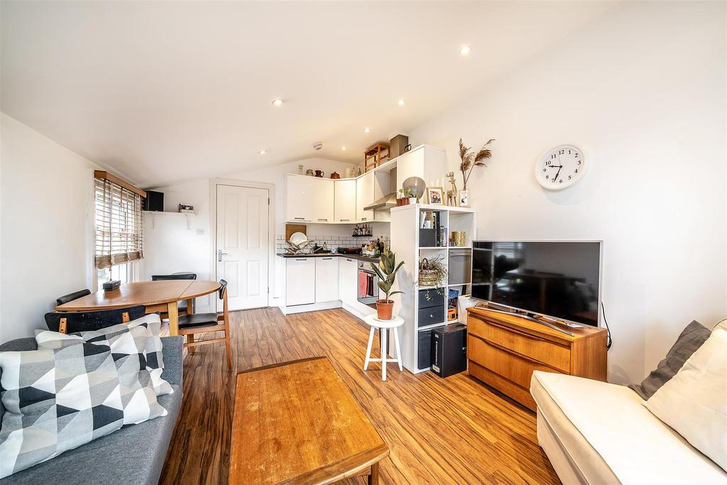 3, 49 Thornlaw Road-4.JPG