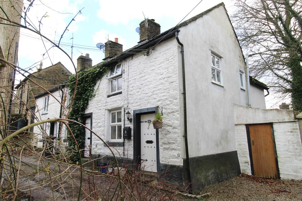 Hague Street, Glossop 2 bed end of terrace house £675 pcm (£156 pw)