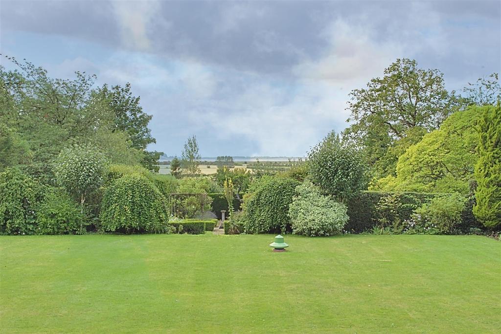 Cave Road, Brough 7 bed detached house £1,400,000